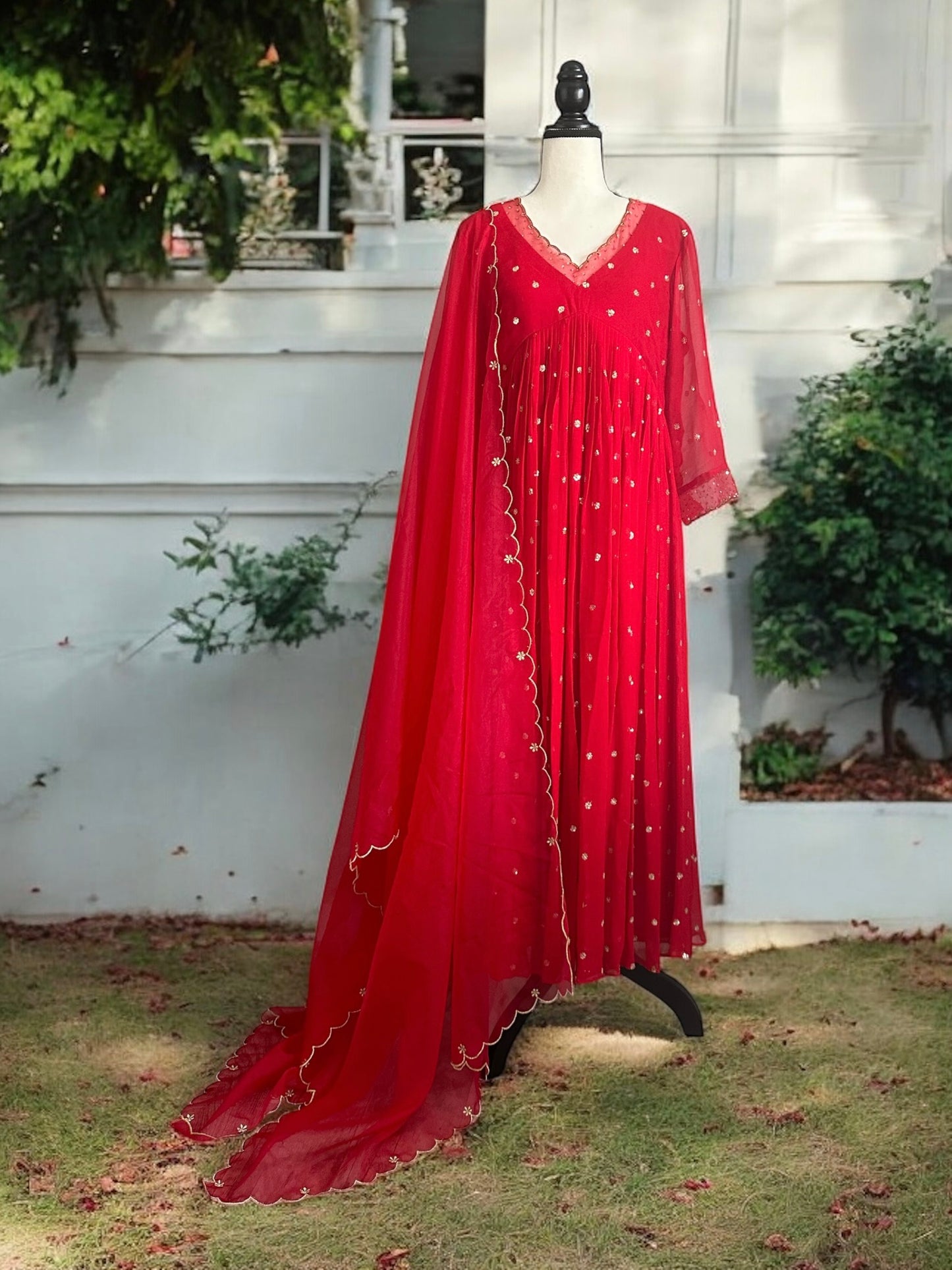 Redliscious Embellished Kurta Ser