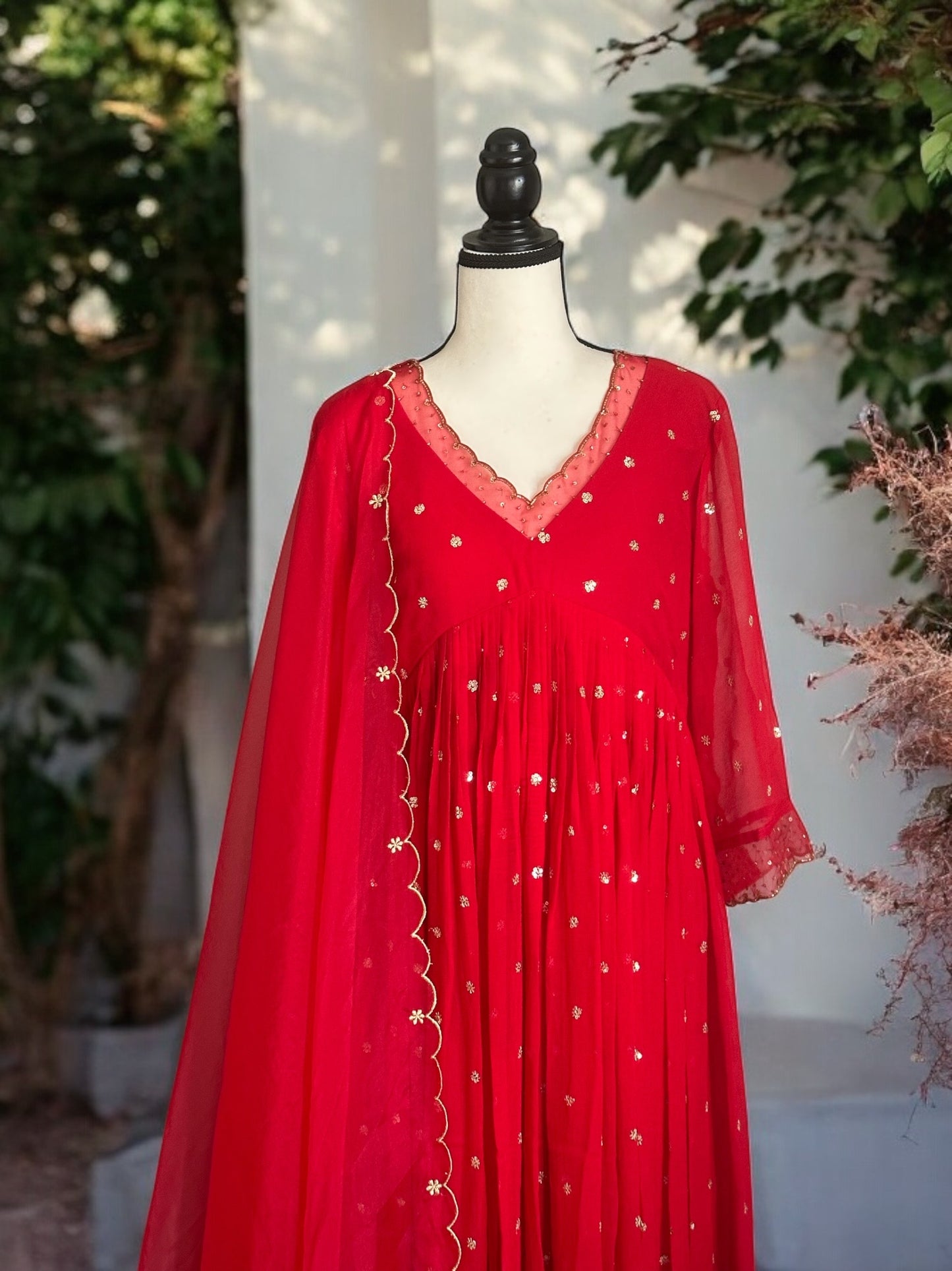 Redliscious Embellished Kurta Ser