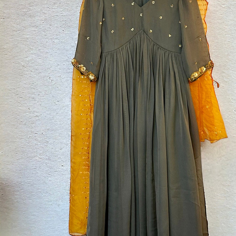 
                      
                        Grey Embellished Beads Kurta with Dupatta - The Story Kameez
                      
                    